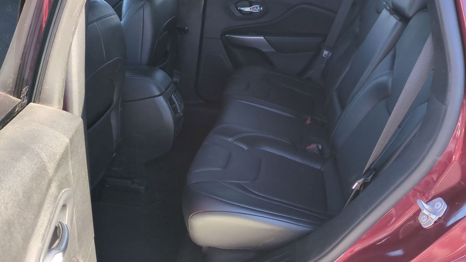 Thumbnail: 2020 Jeep Cherokee - 20