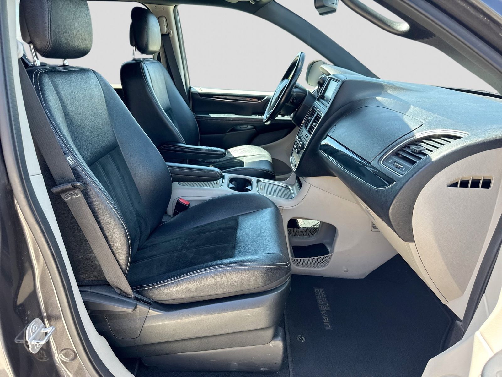 Thumbnail: 2017 Dodge Grand Caravan - 28