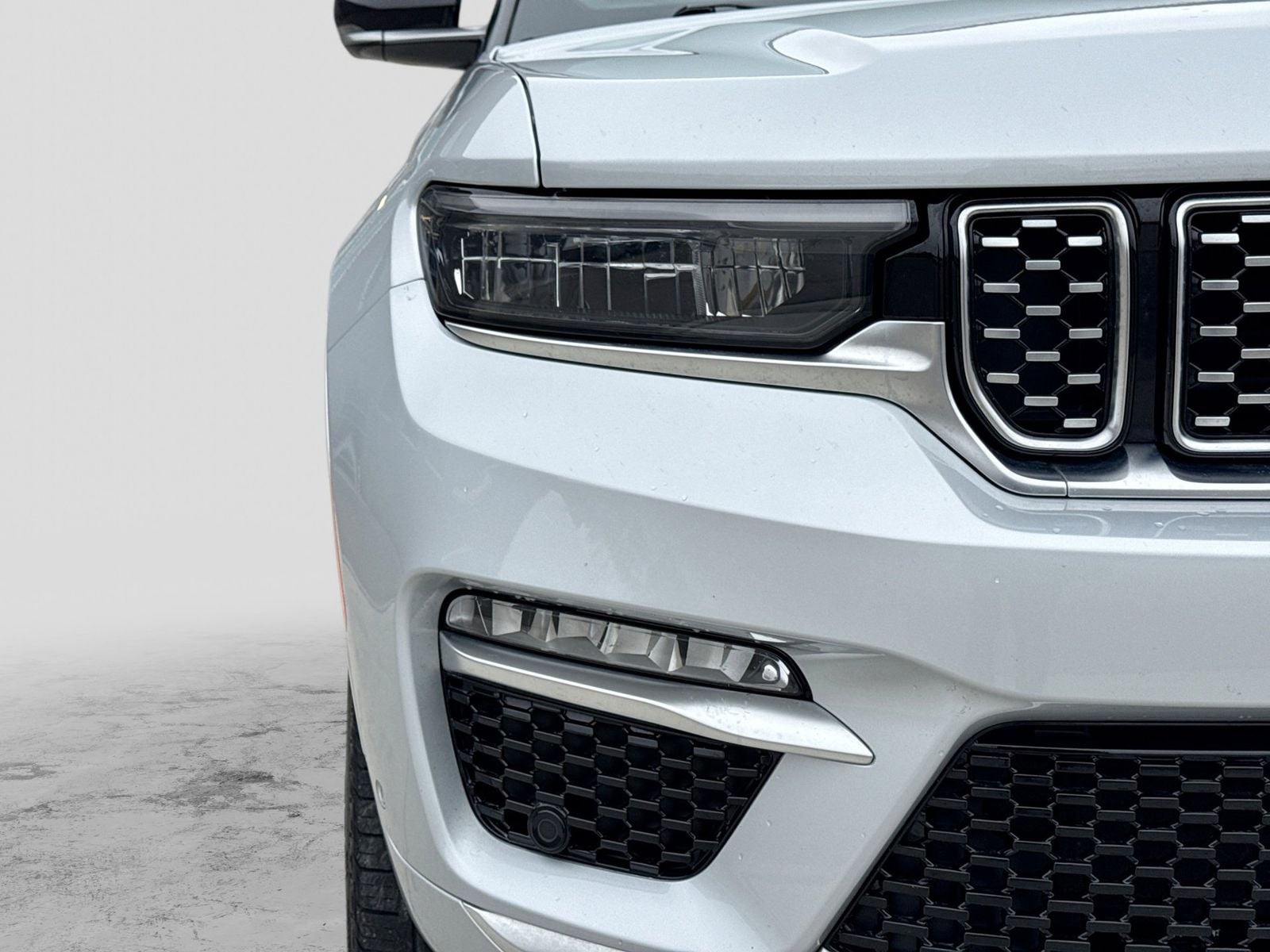 Thumbnail: 2023 Jeep Grand Cherokee - 10