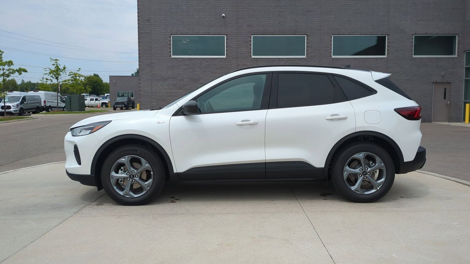 2025 Ford Escape ST-Line photo 2