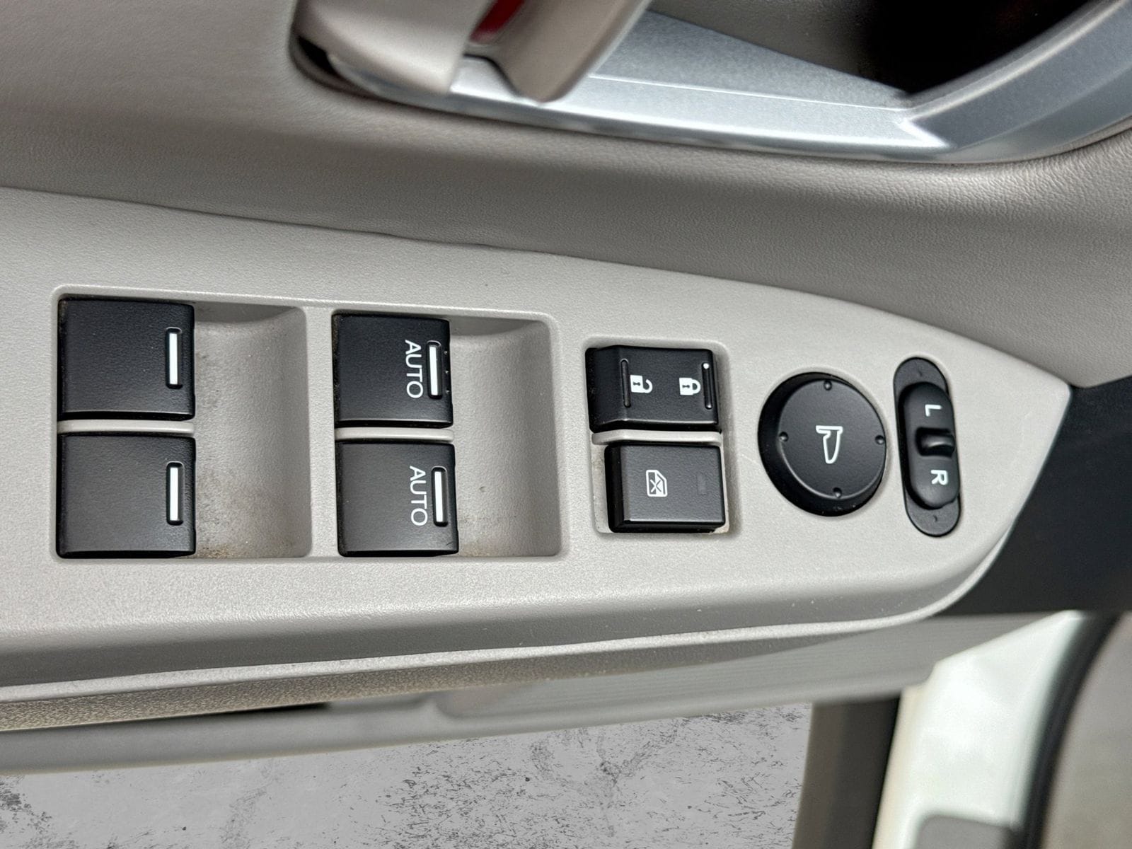 Thumbnail: 2010 Honda Pilot - 14