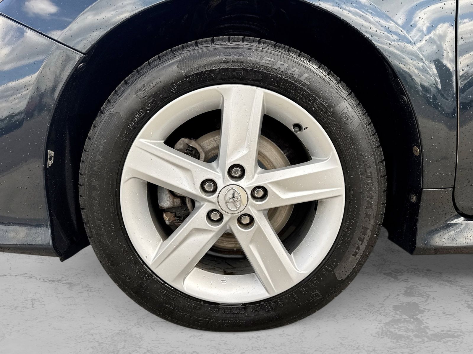 Thumbnail: 2013 Toyota Camry - 16