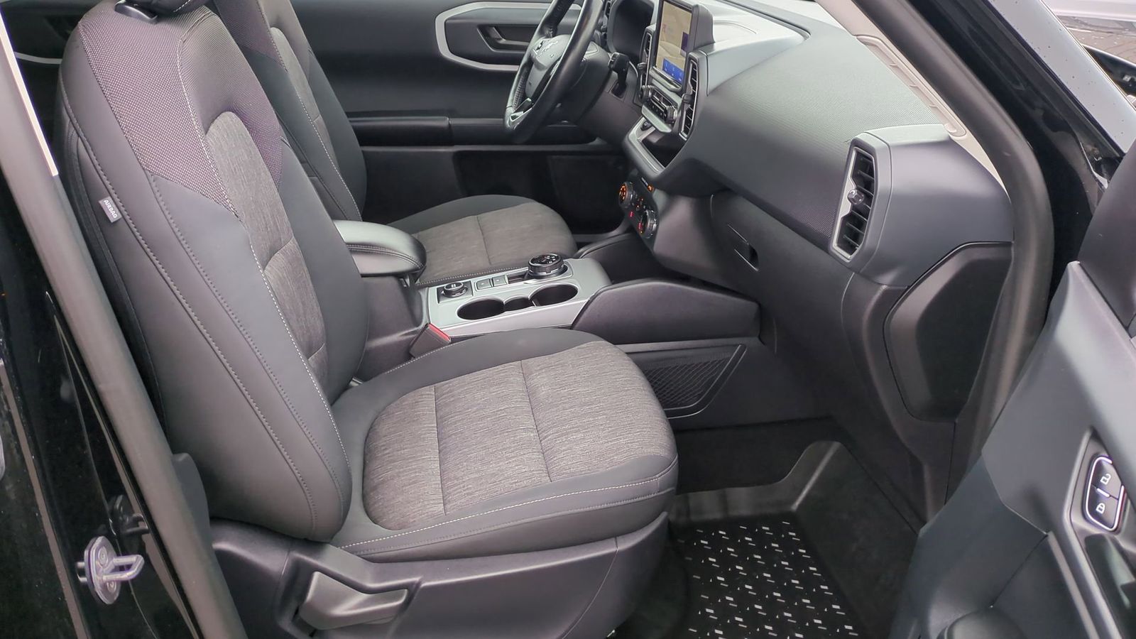 Thumbnail: 2023 Ford Bronco Sport - 23