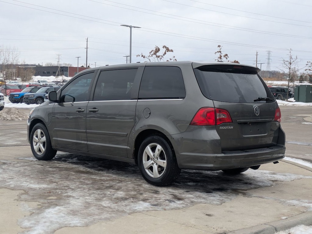 Used 2010 Volkswagen Routan SEL Minivan/Van