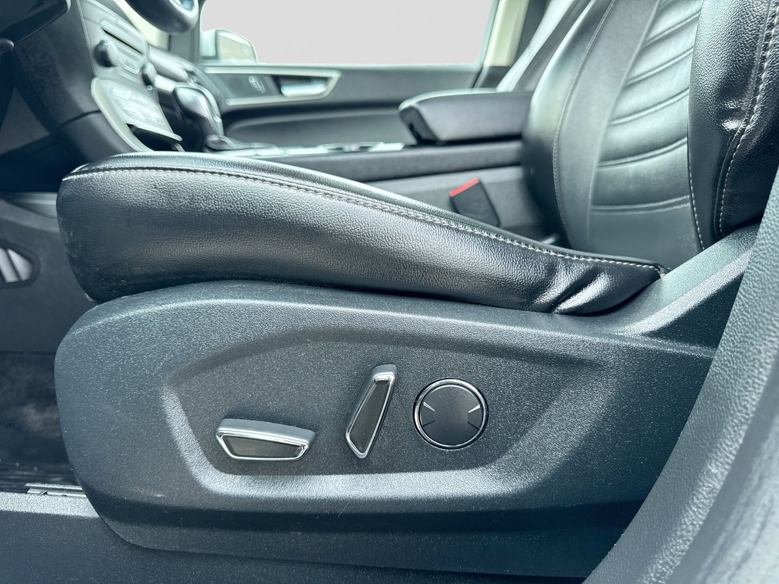 Thumbnail: 2017 Ford Edge - 3