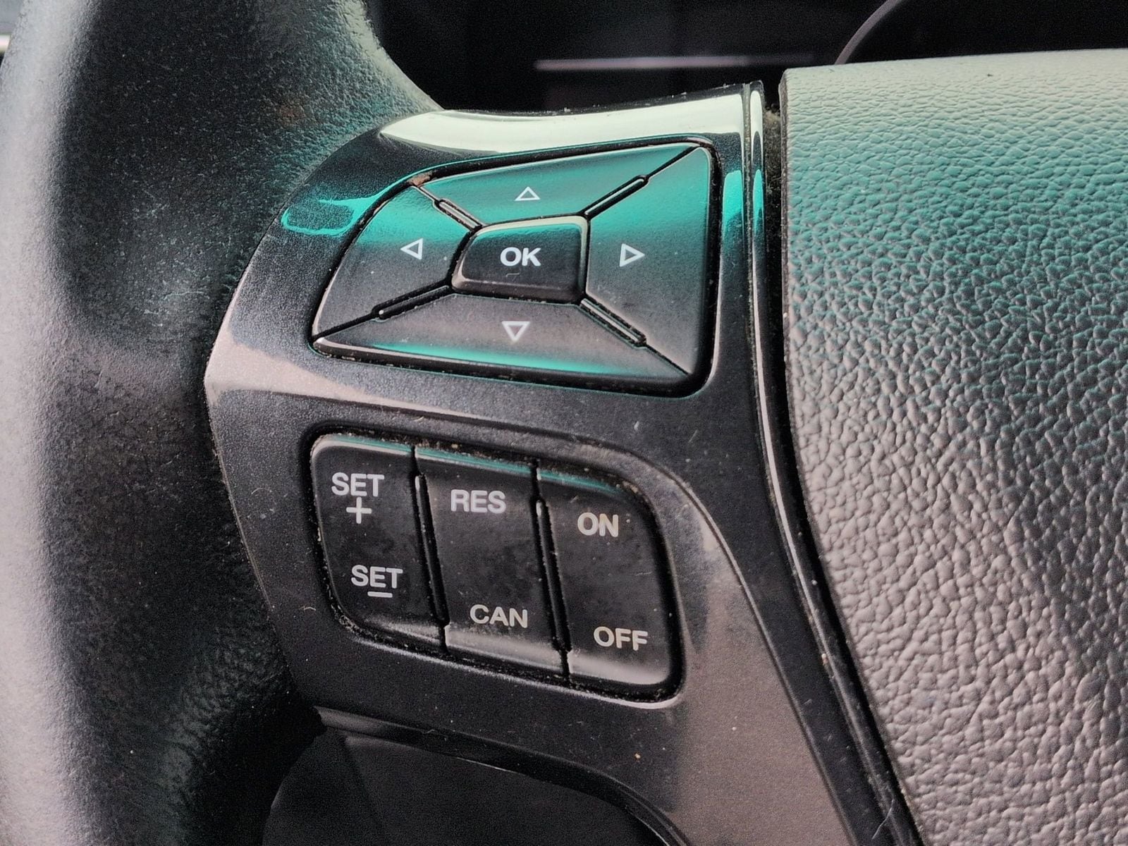 Thumbnail: 2016 Ford Explorer - 29