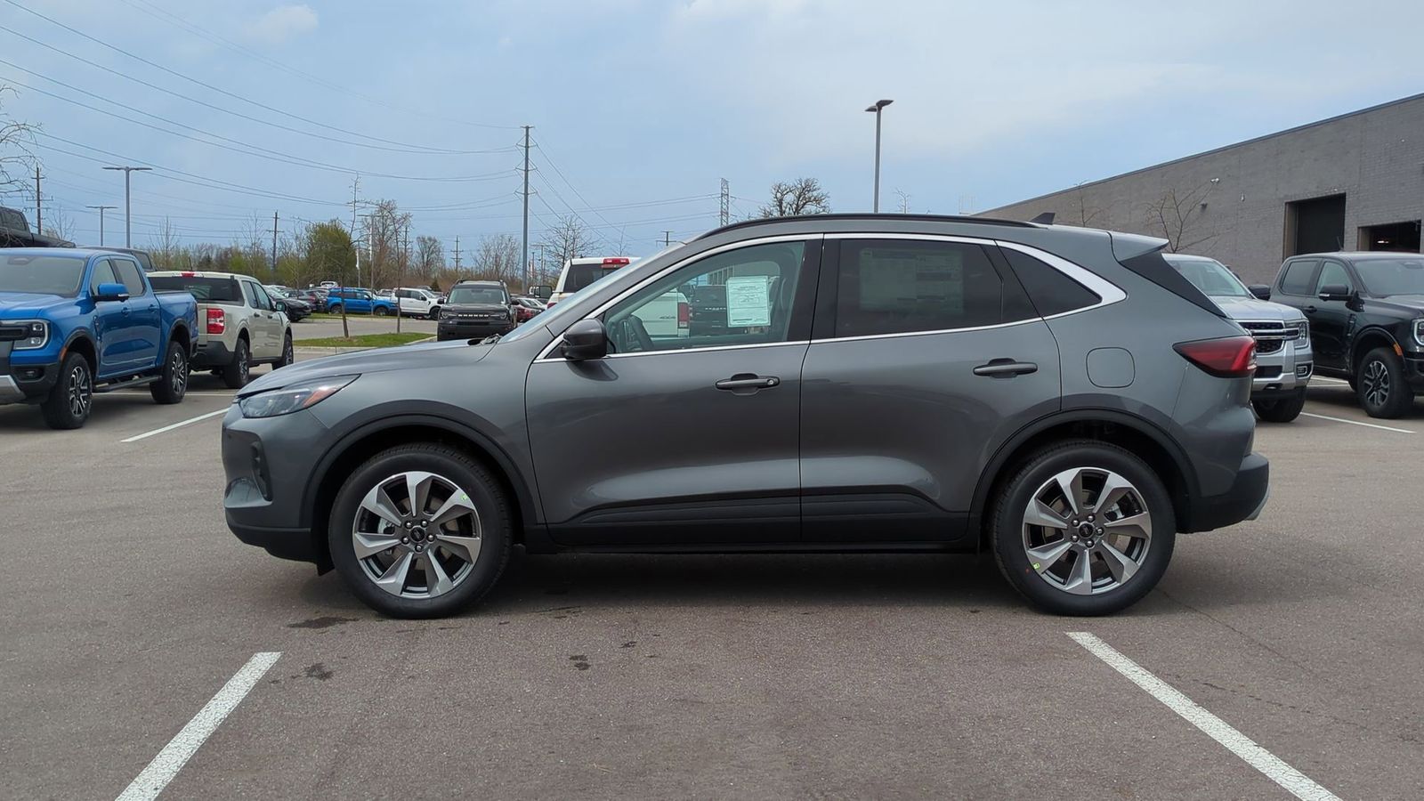 2025 Ford Escape Hybrid Platinum photo 2