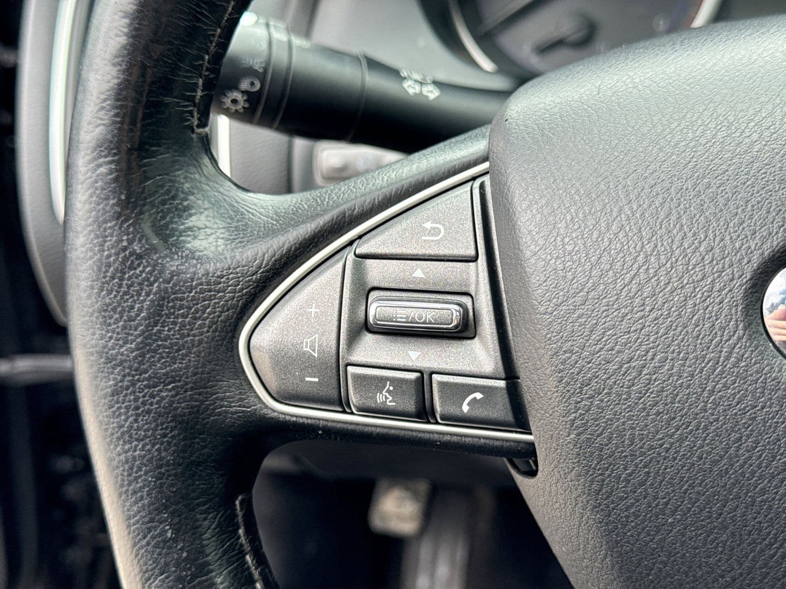 Thumbnail: 2015 INFINITI Q50 - 25