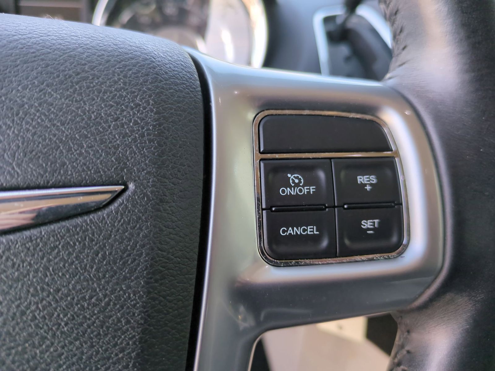 Thumbnail: 2012 Chrysler Town & Country - 29