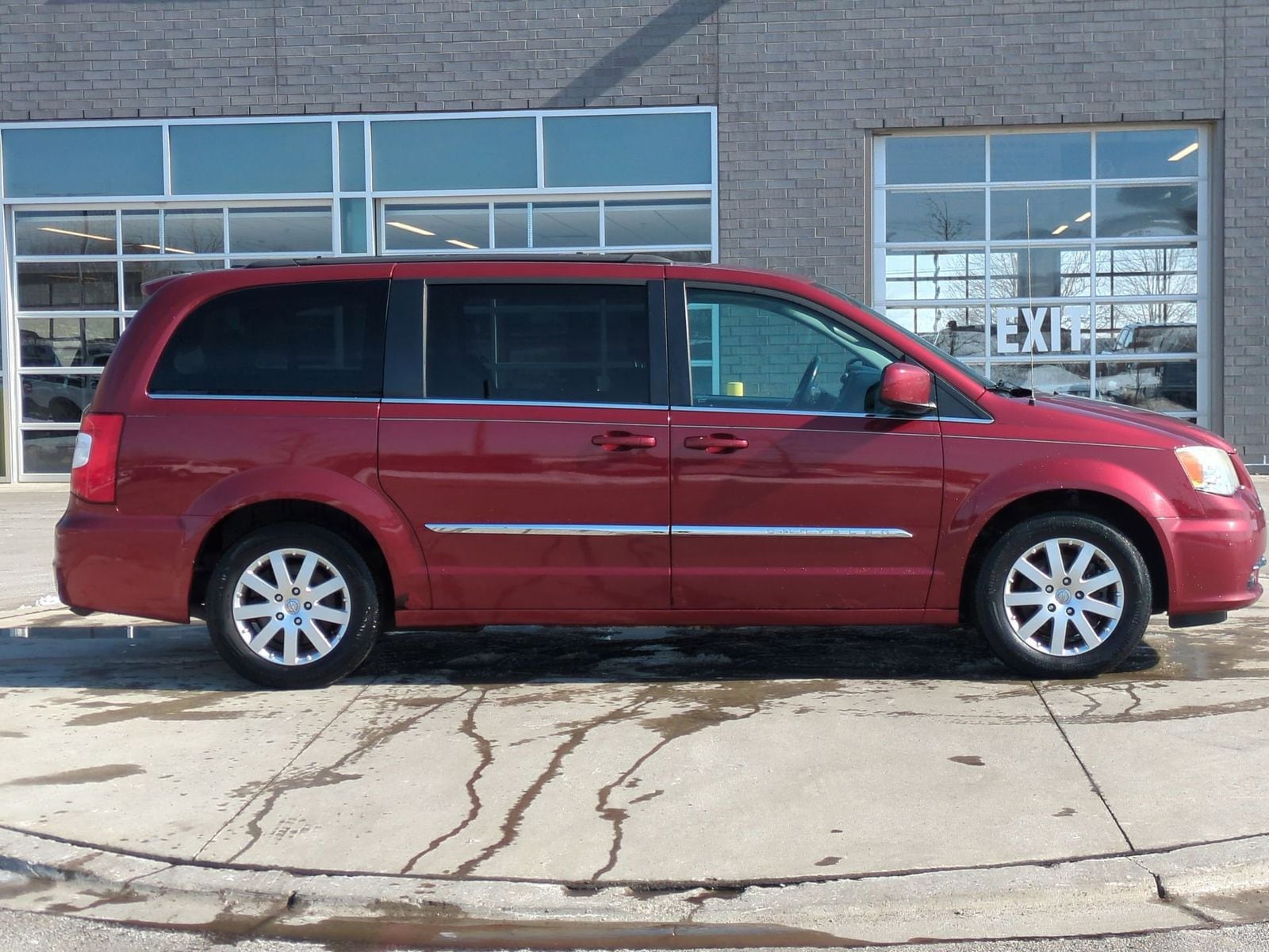 Thumbnail: 2012 Chrysler Town & Country - 9