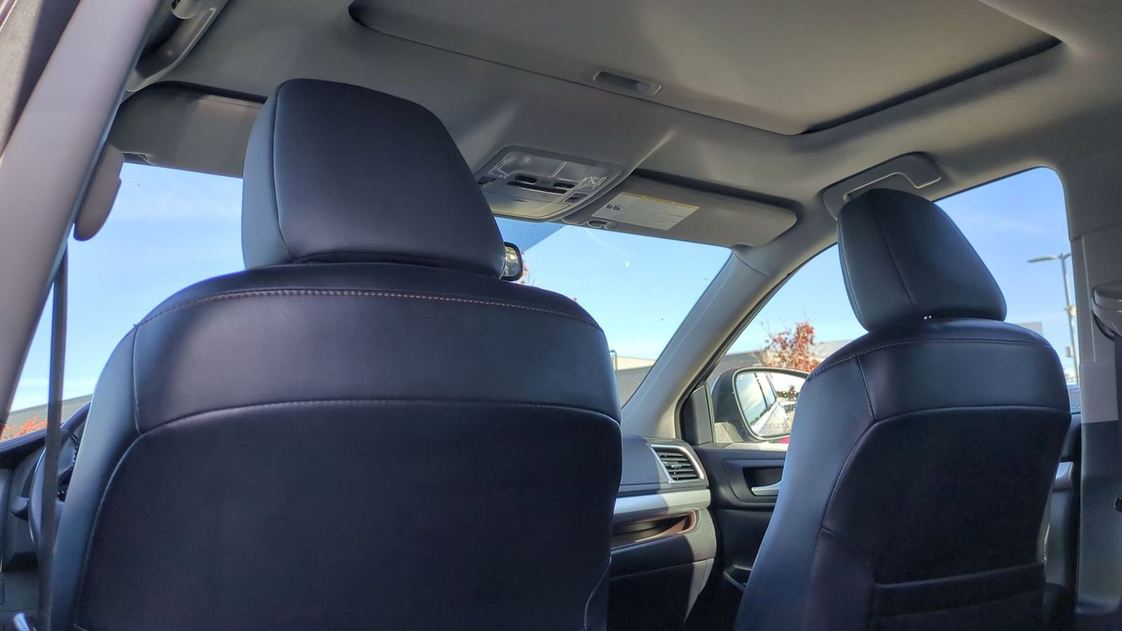 Thumbnail: 2015 Toyota Highlander - 16