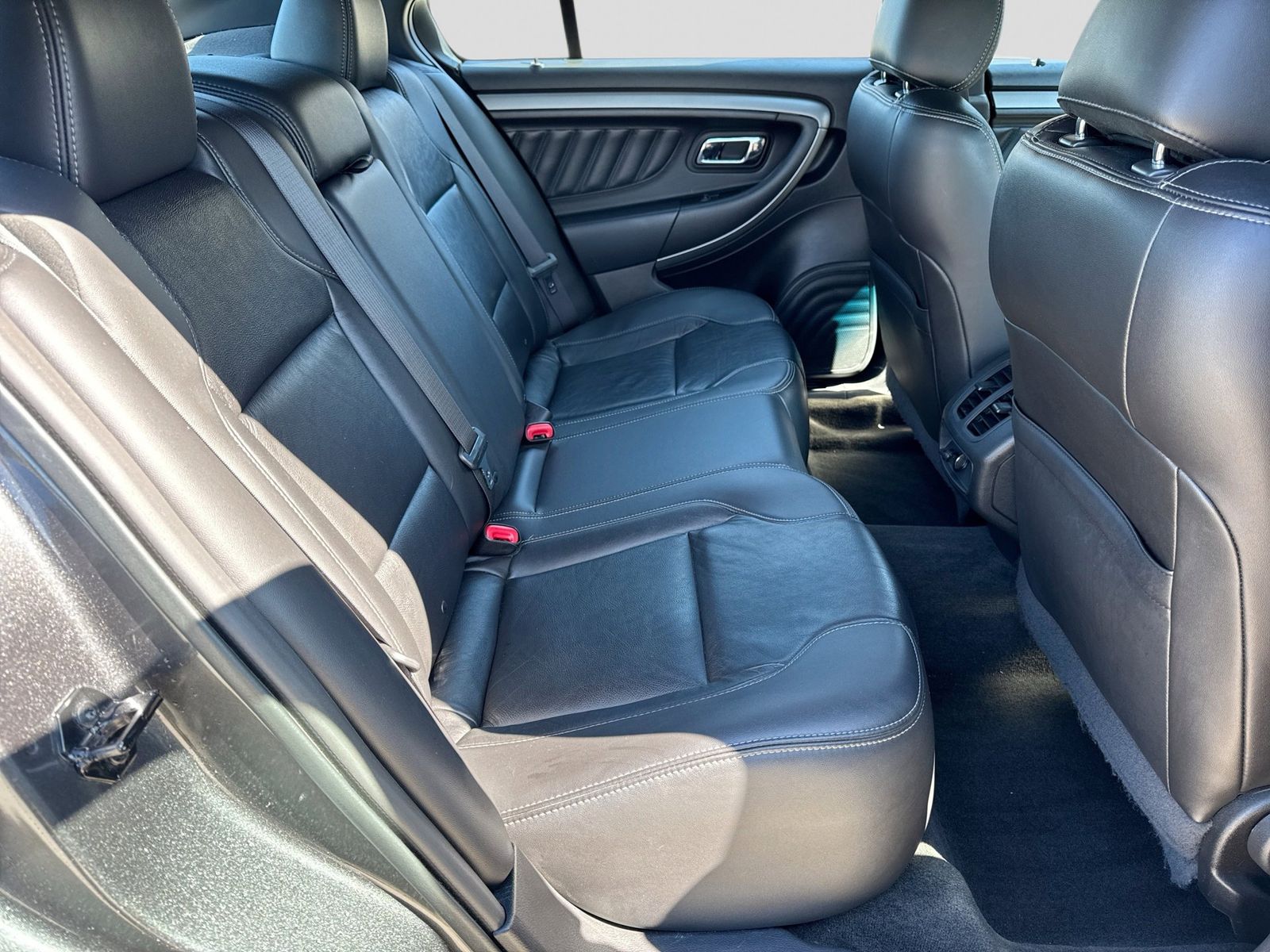 Thumbnail: 2015 Ford Taurus - 23