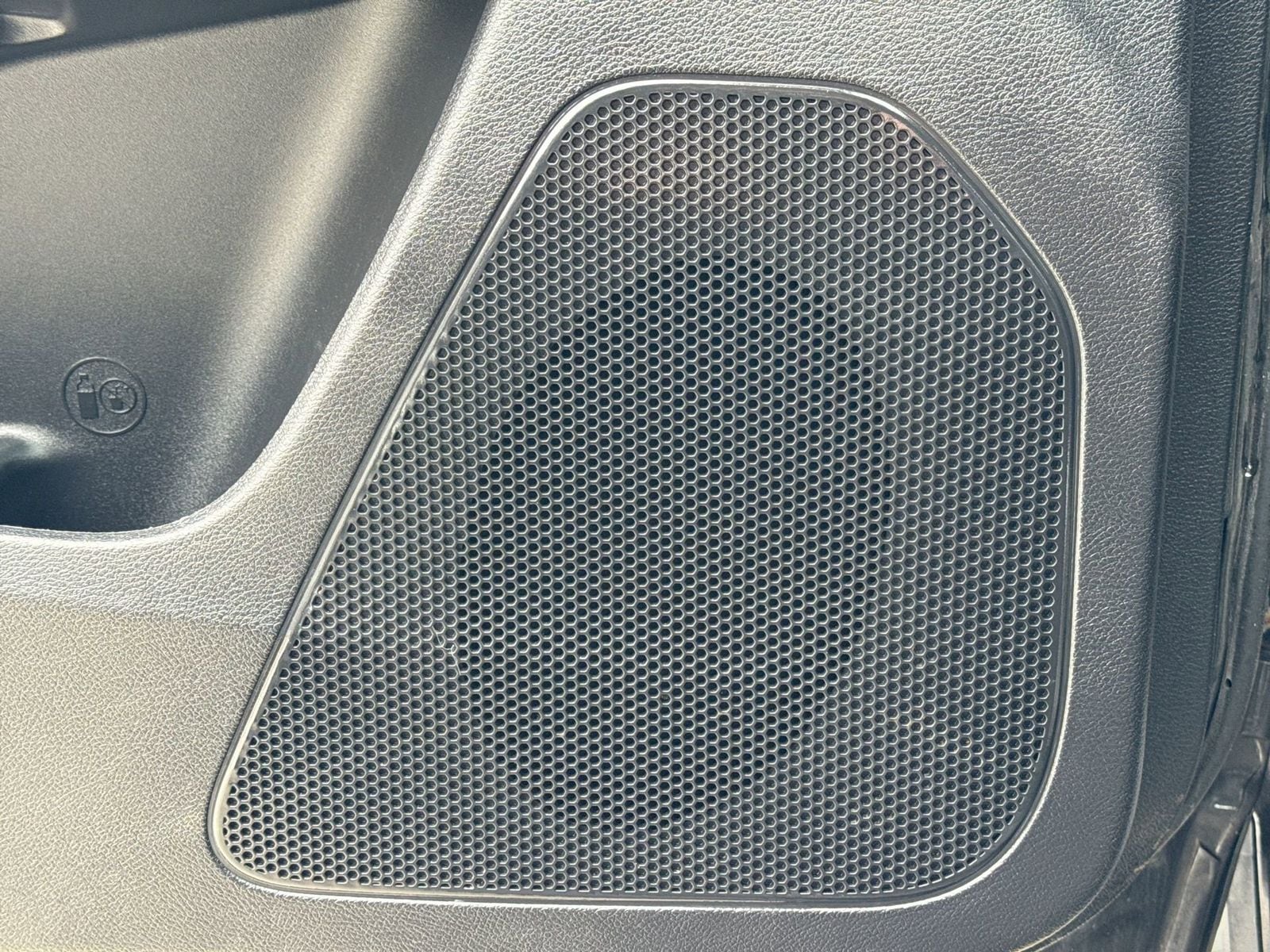 Thumbnail: 2022 Jeep Cherokee - 32