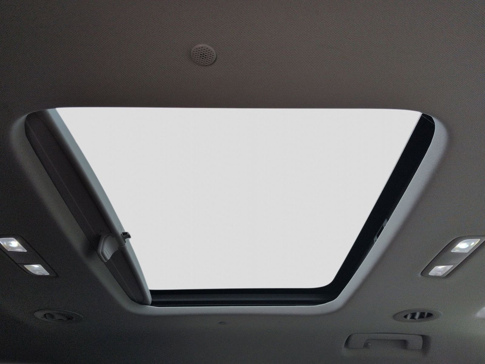 Thumbnail: 2018 Chevrolet Traverse - 25