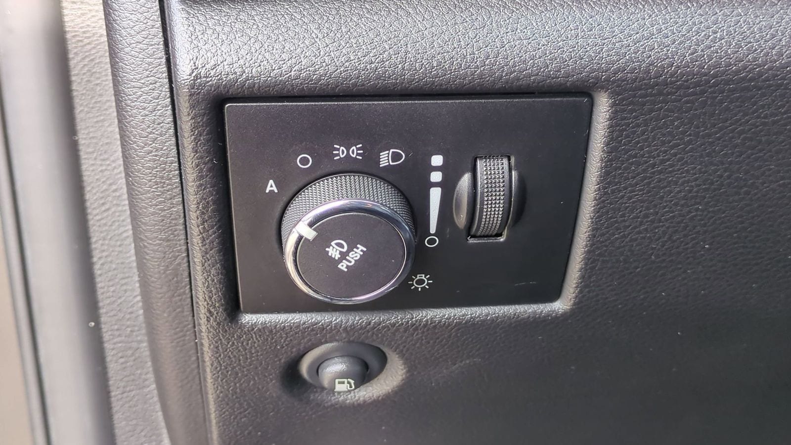2013 Jeep Grand Cherokee Laredo 16
