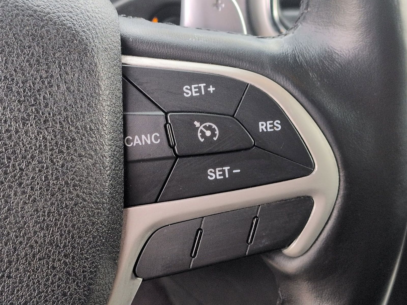 Thumbnail: 2015 Jeep Grand Cherokee - 32