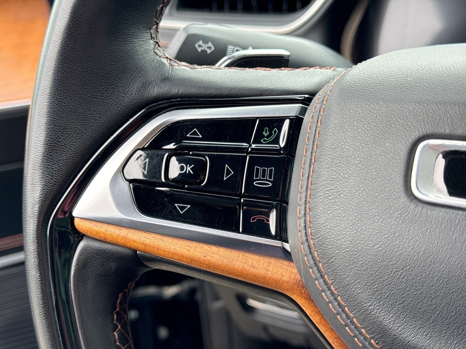 Thumbnail: 2021 Jeep Grand Cherokee L - 28