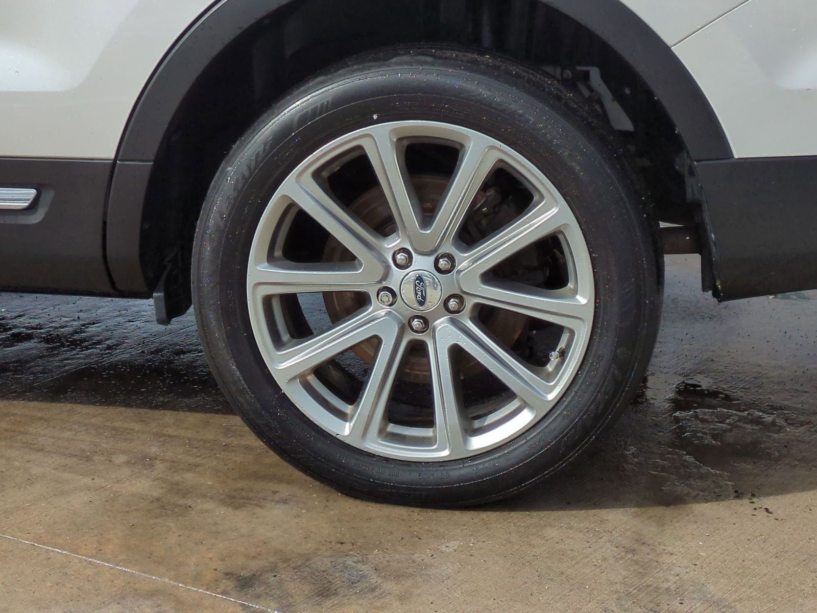 Thumbnail: 2016 Ford Explorer - 17