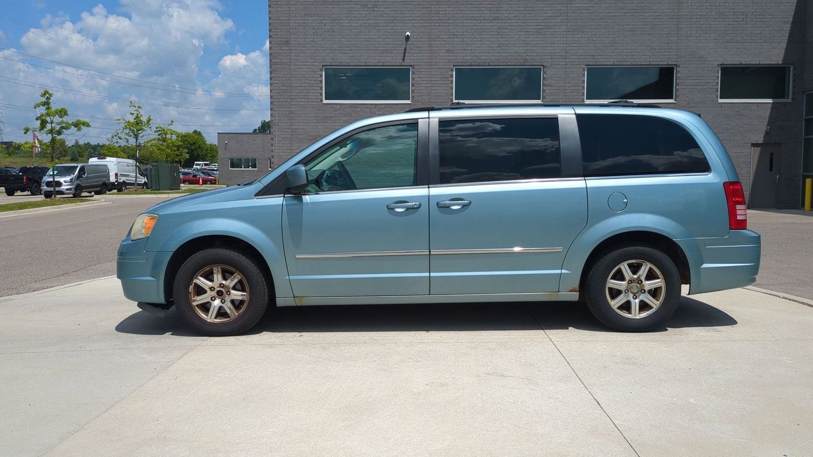 Thumbnail: 2009 Chrysler Town & Country - 2