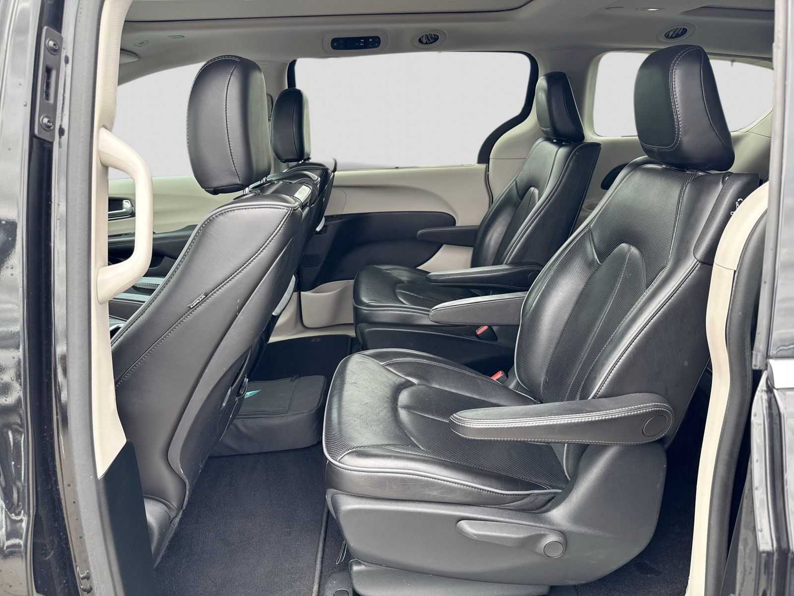 Thumbnail: 2018 Chrysler Pacifica - 24