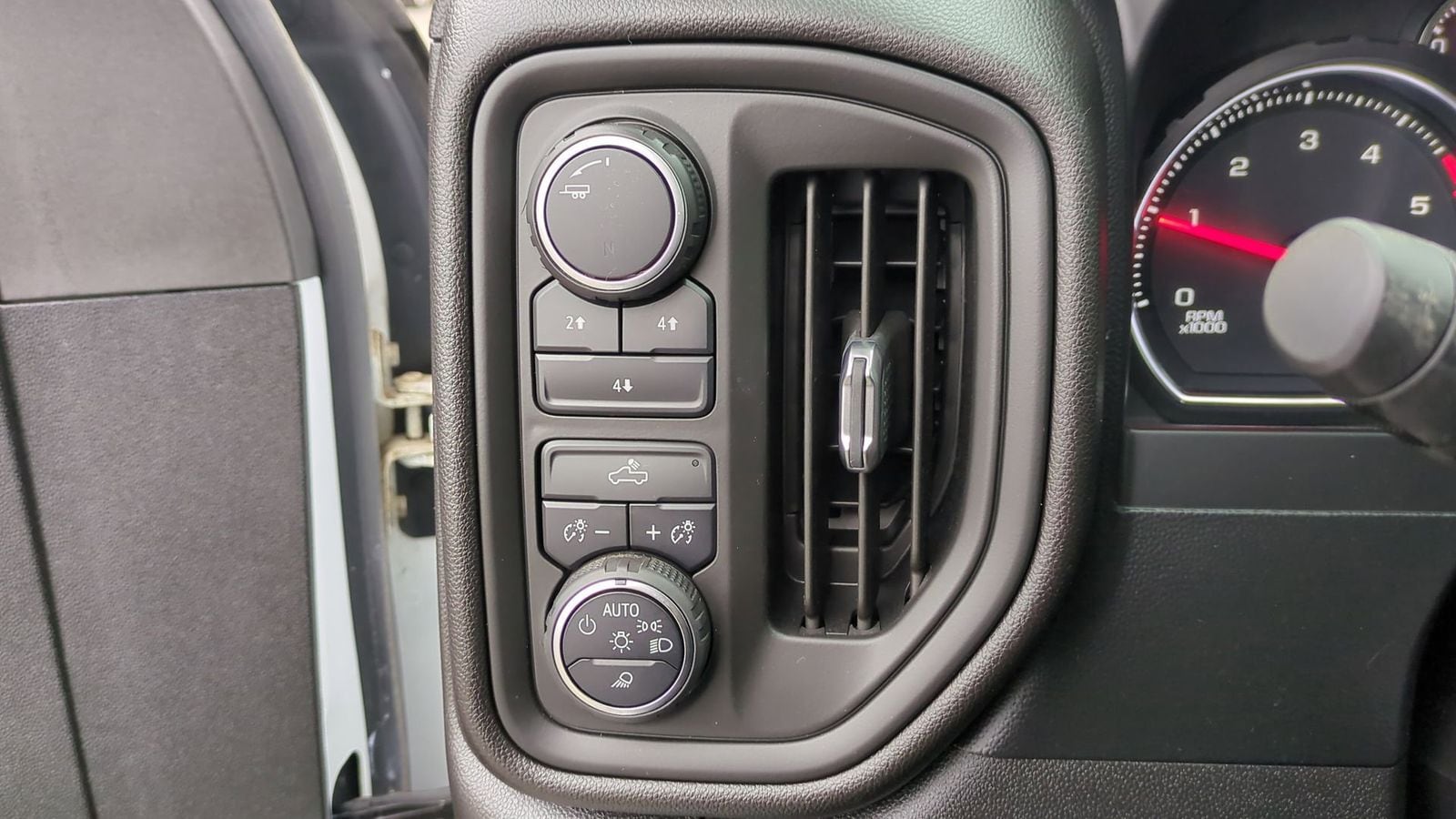 Thumbnail: 2021 Chevrolet Silverado 2500 - 19