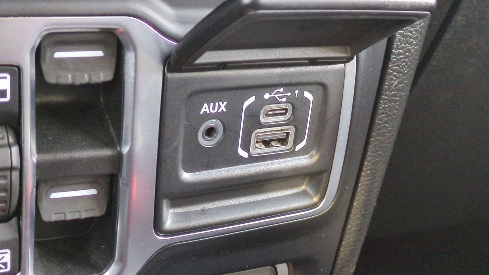 Thumbnail: 2020 Jeep Wrangler - 38