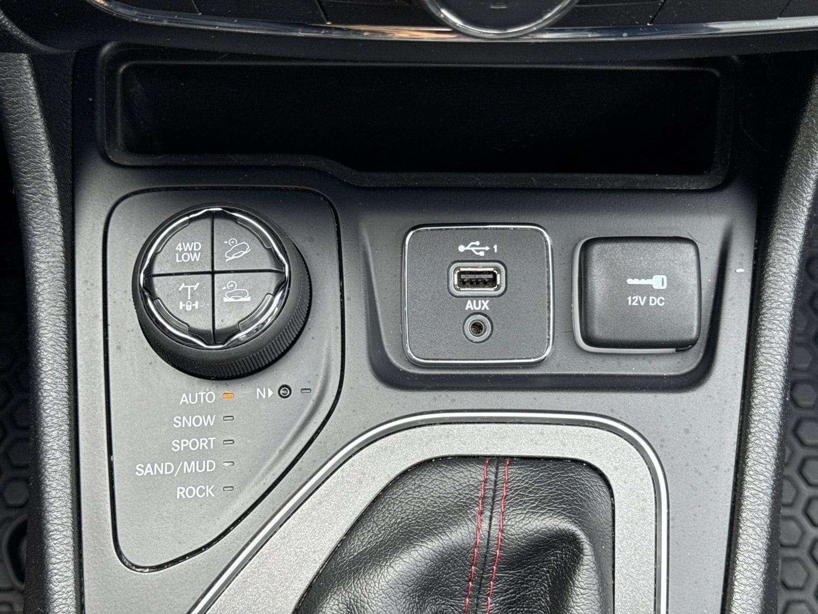 Thumbnail: 2019 Jeep Cherokee - 35