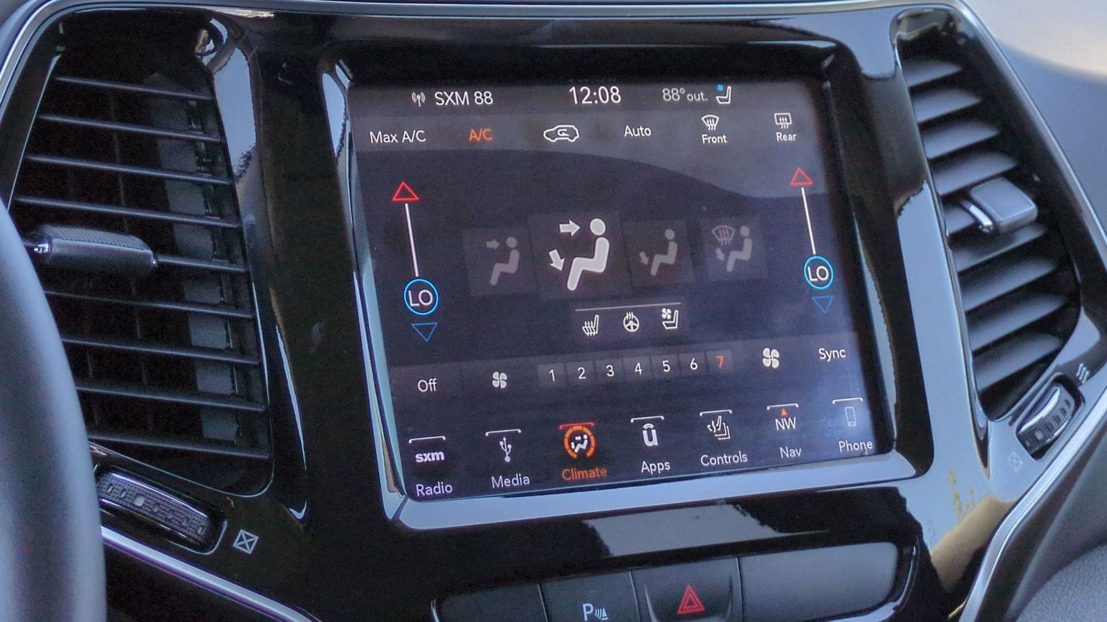 2019 Jeep Cherokee Overland 31