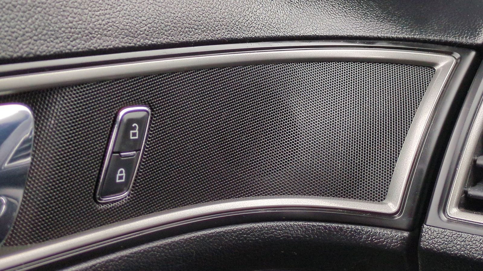 Thumbnail: 2018 Ford Explorer - 34