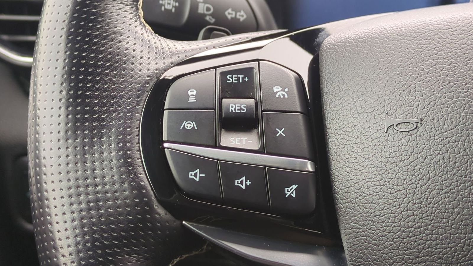 Thumbnail: 2021 Ford Explorer - 27