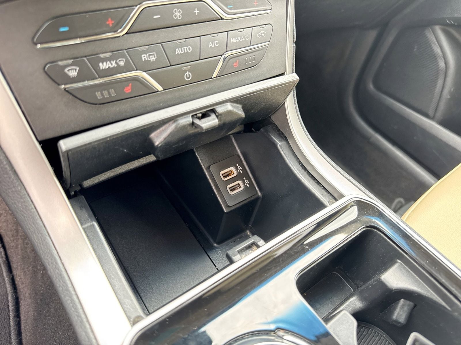 Thumbnail: 2020 Ford Edge - 30