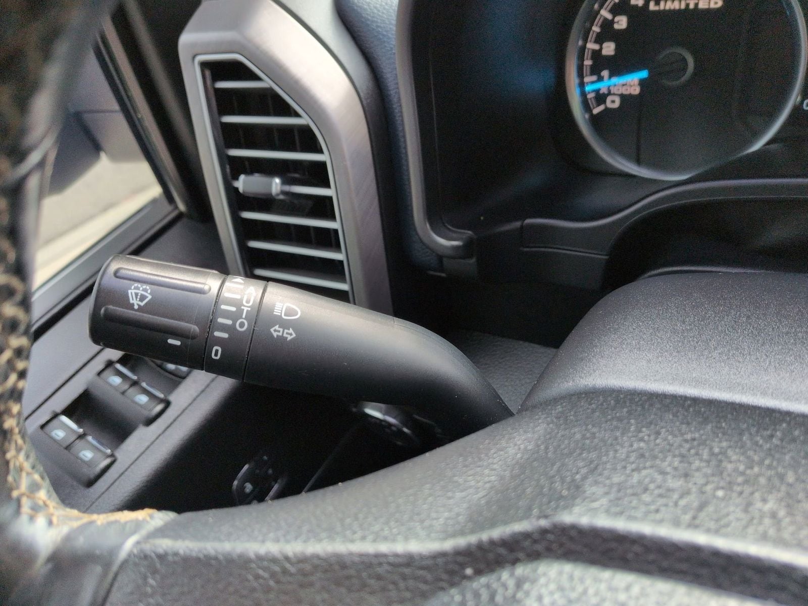 Thumbnail: 2018 Ford F-150 - 32