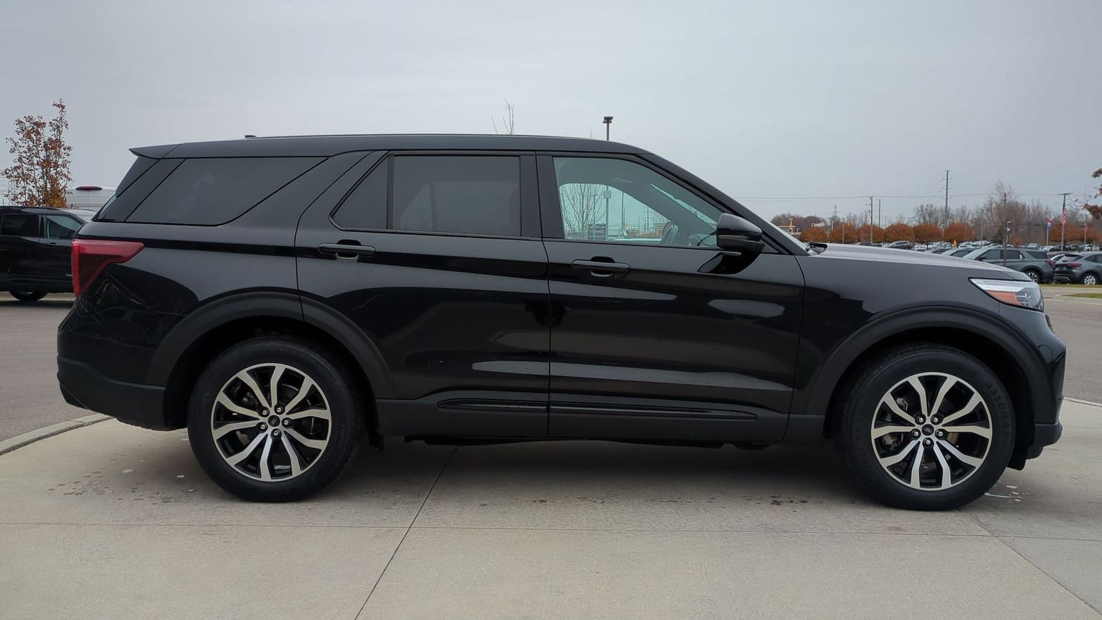 Thumbnail: 2021 Ford Explorer - 8