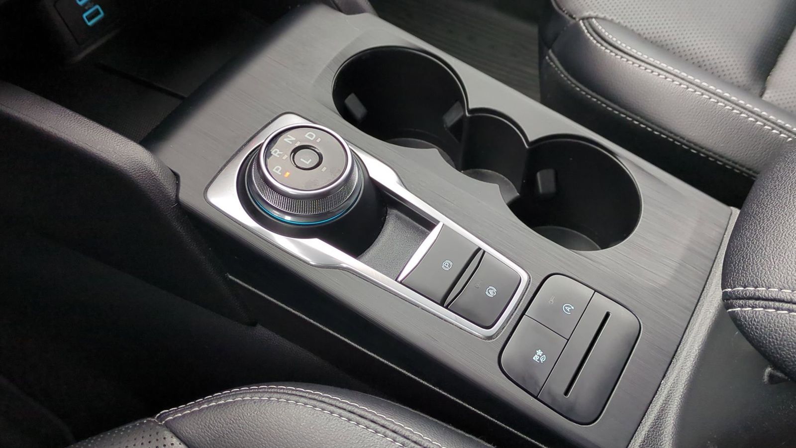 Thumbnail: 2022 Ford Escape - 32