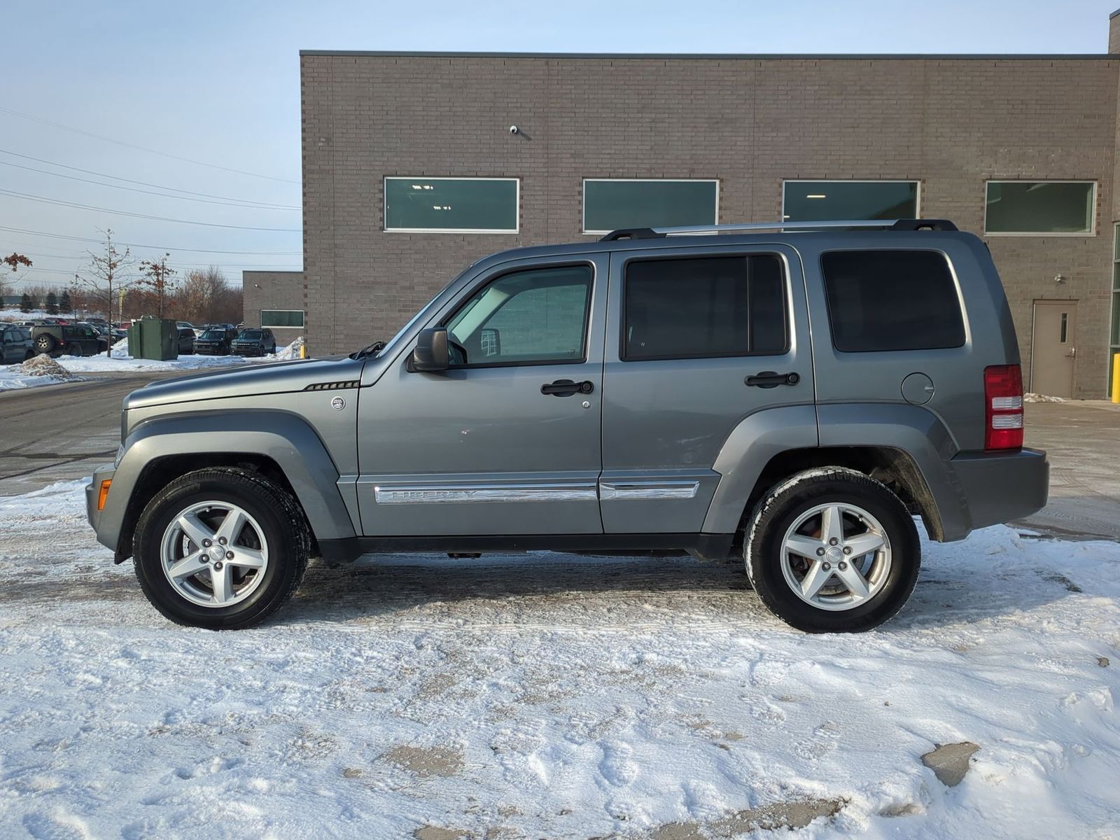Thumbnail: 2012 Jeep Liberty - 3