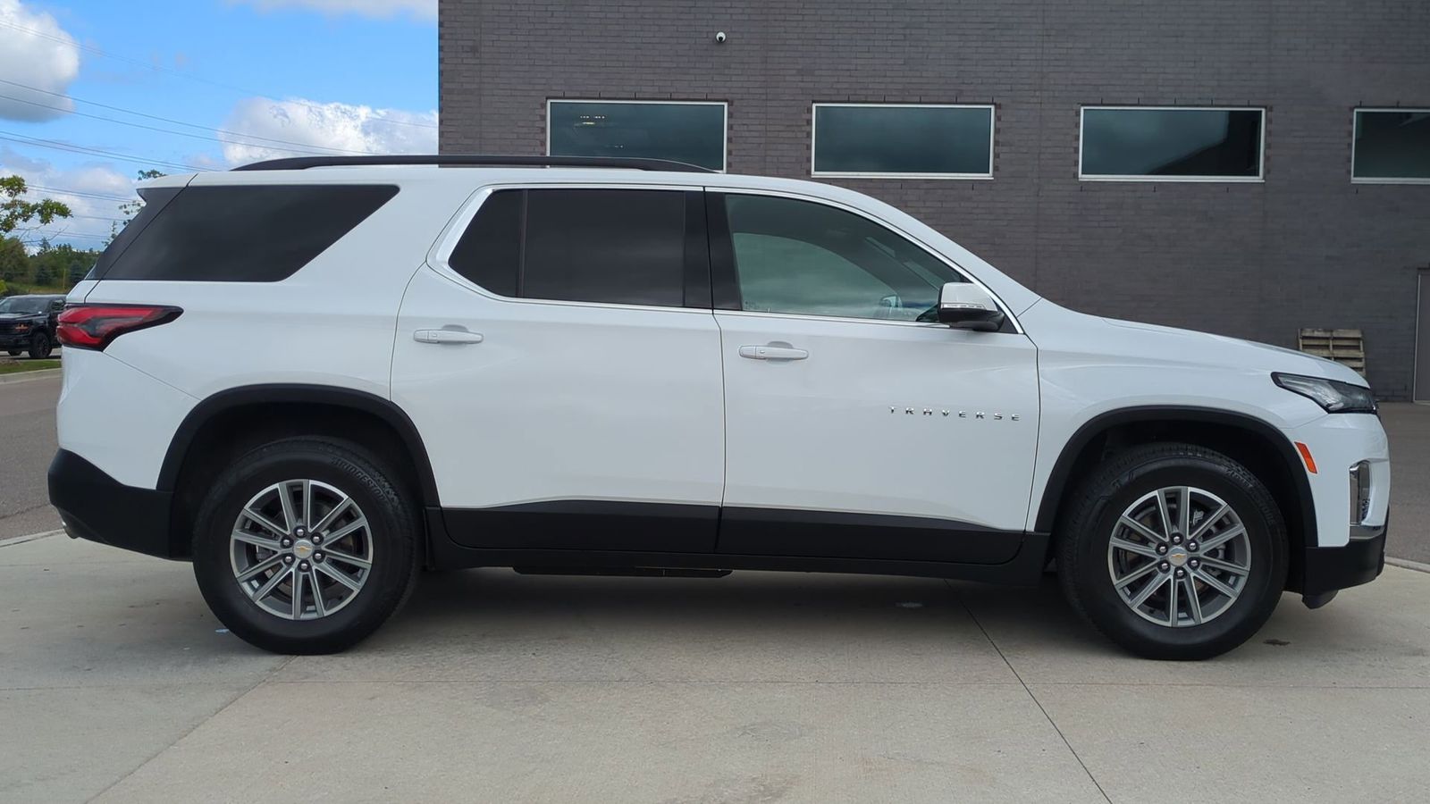 Thumbnail: 2023 Chevrolet Traverse - 15