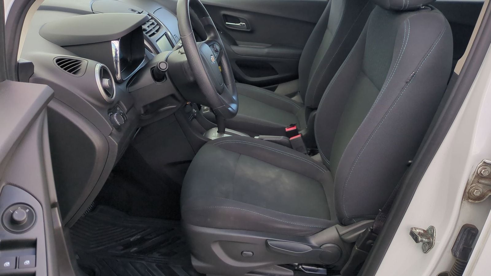 Thumbnail: 2016 Chevrolet Trax - 16