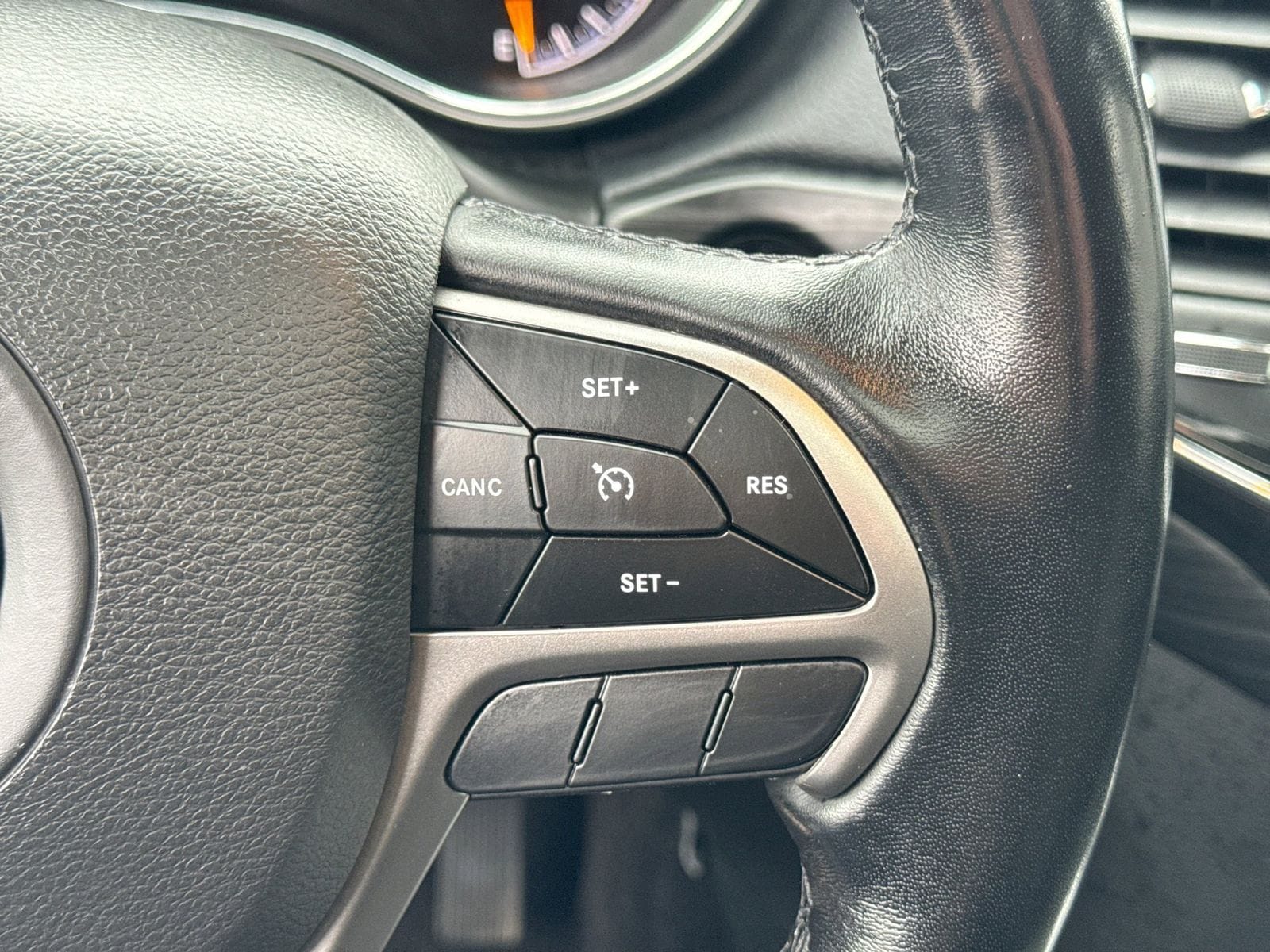 Thumbnail: 2022 Jeep Grand Cherokee - 28