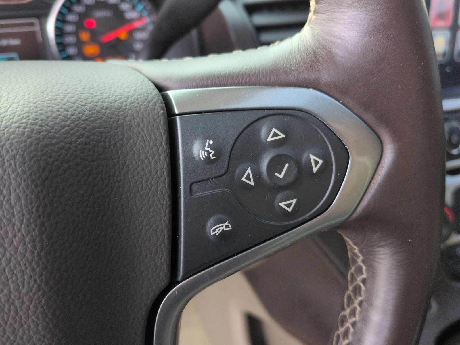 Thumbnail: 2015 Chevrolet Suburban - 34