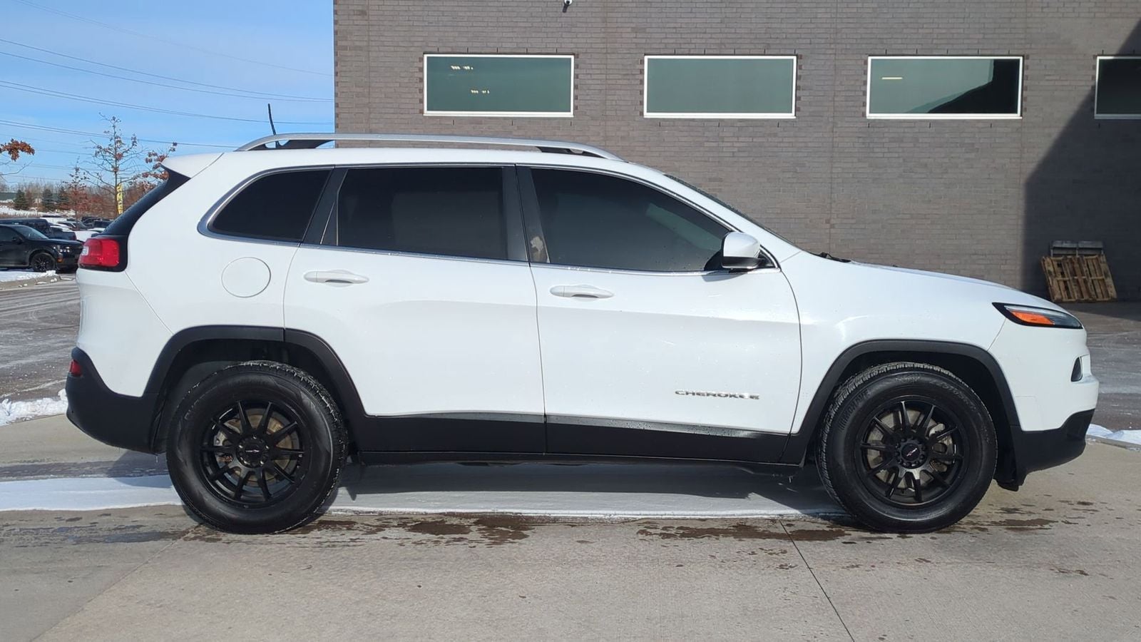 Thumbnail: 2018 Jeep Cherokee - 8