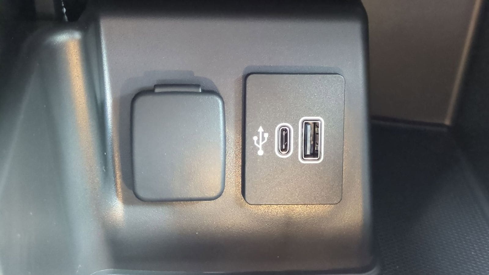 Thumbnail: 2025 Ford Explorer - 31