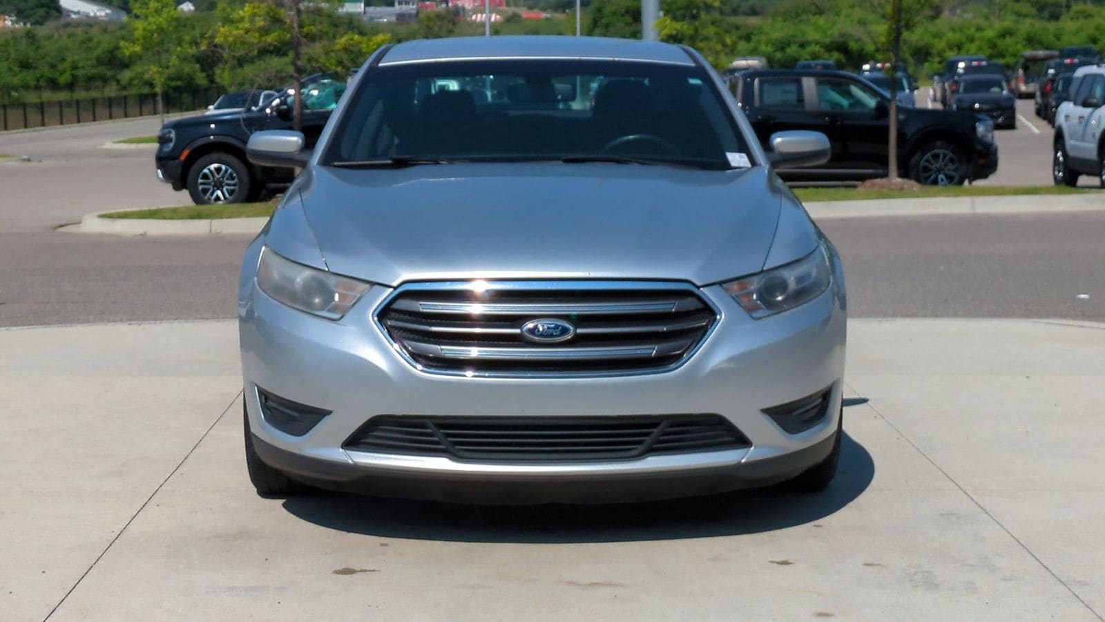 Thumbnail: 2014 Ford Taurus - 10