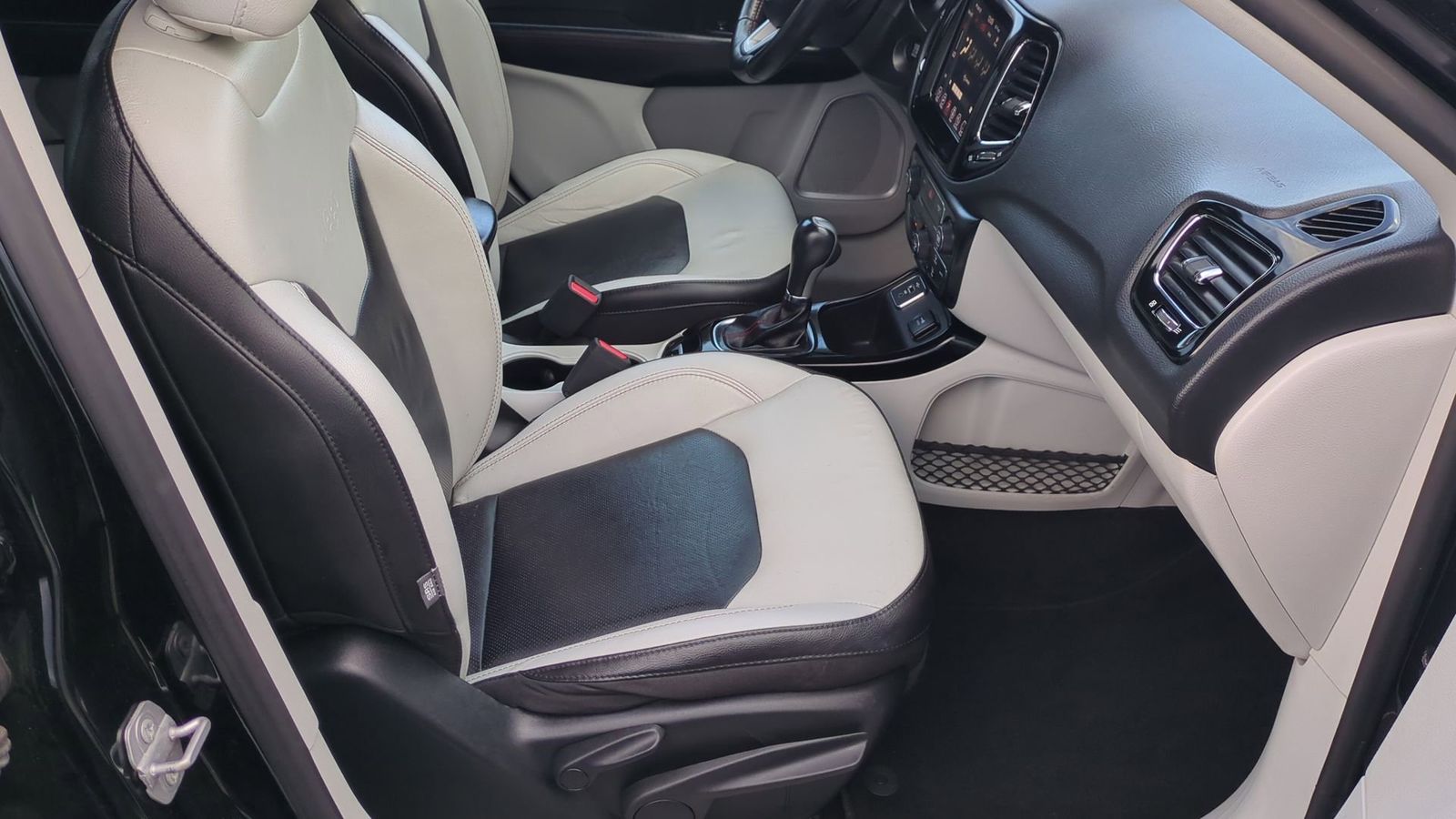 Thumbnail: 2019 Jeep Compass - 21