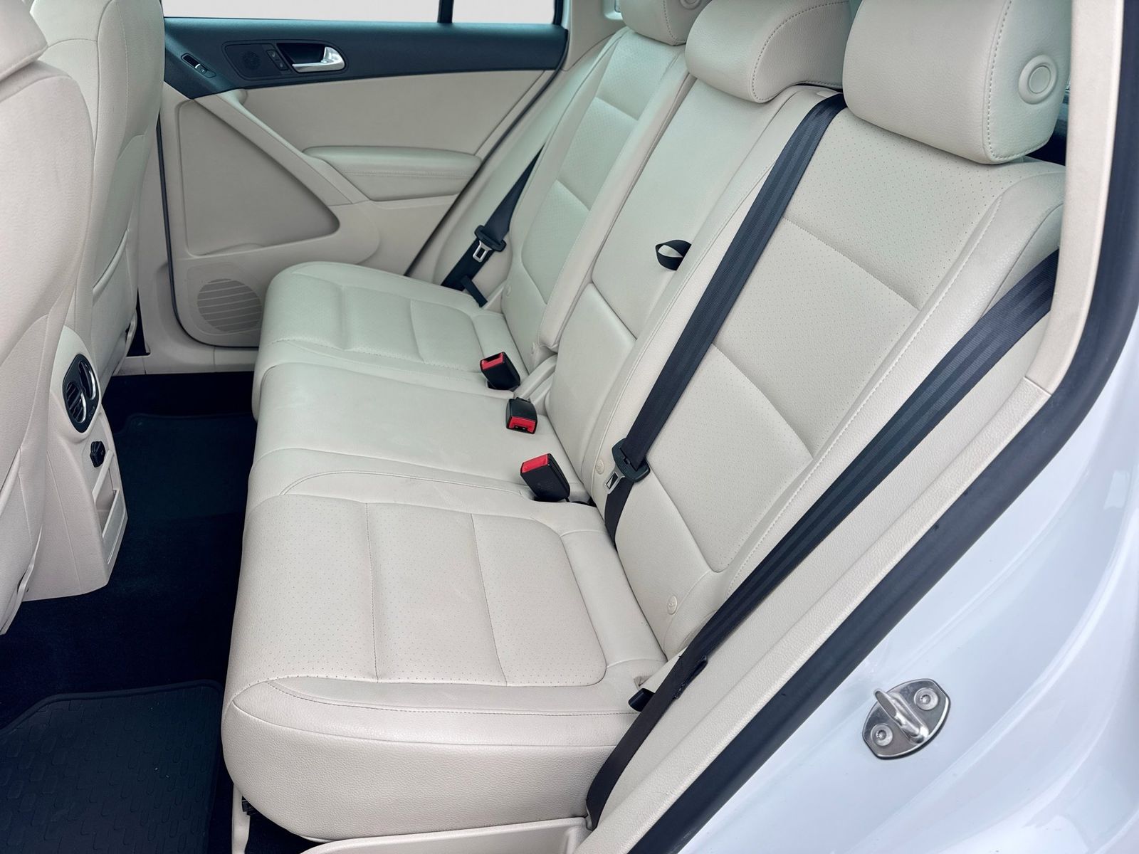 Thumbnail: 2013 Volkswagen Tiguan - 23