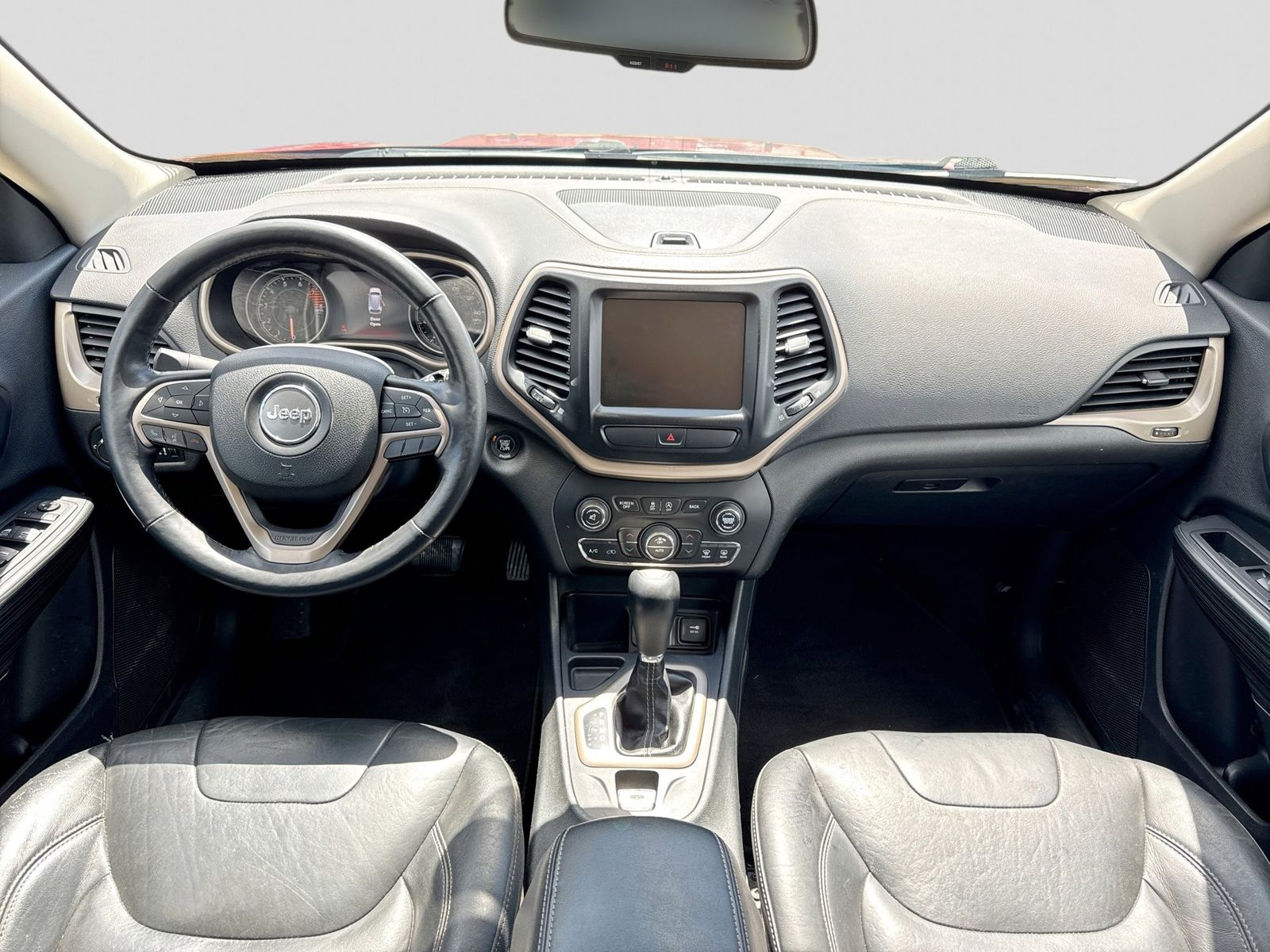 Thumbnail: 2016 Jeep Cherokee - 17