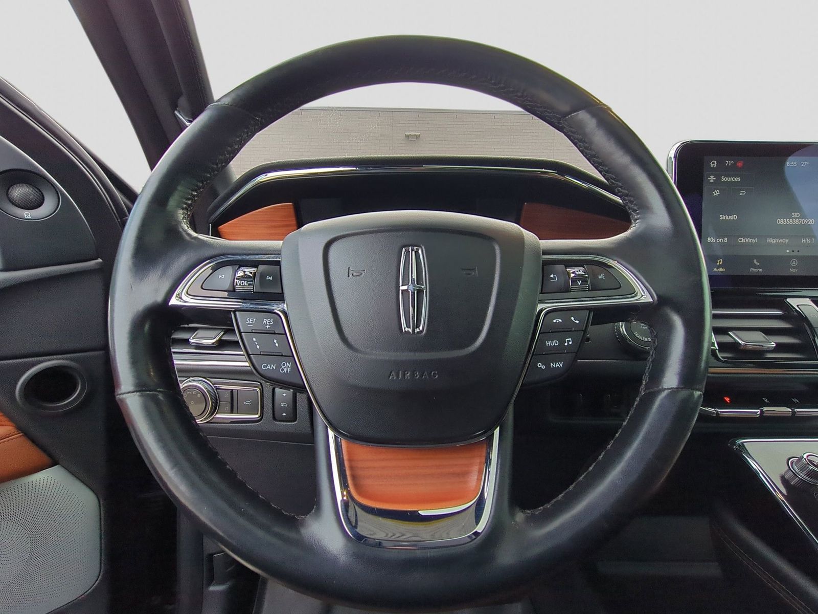 Thumbnail: 2019 Lincoln Navigator - 31