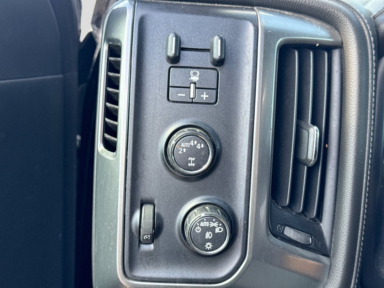 Thumbnail: 2017 Chevrolet Silverado 1500 - 21