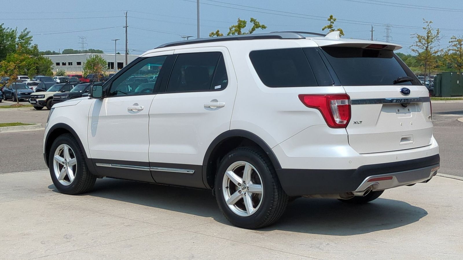 Thumbnail: 2016 Ford Explorer - 3