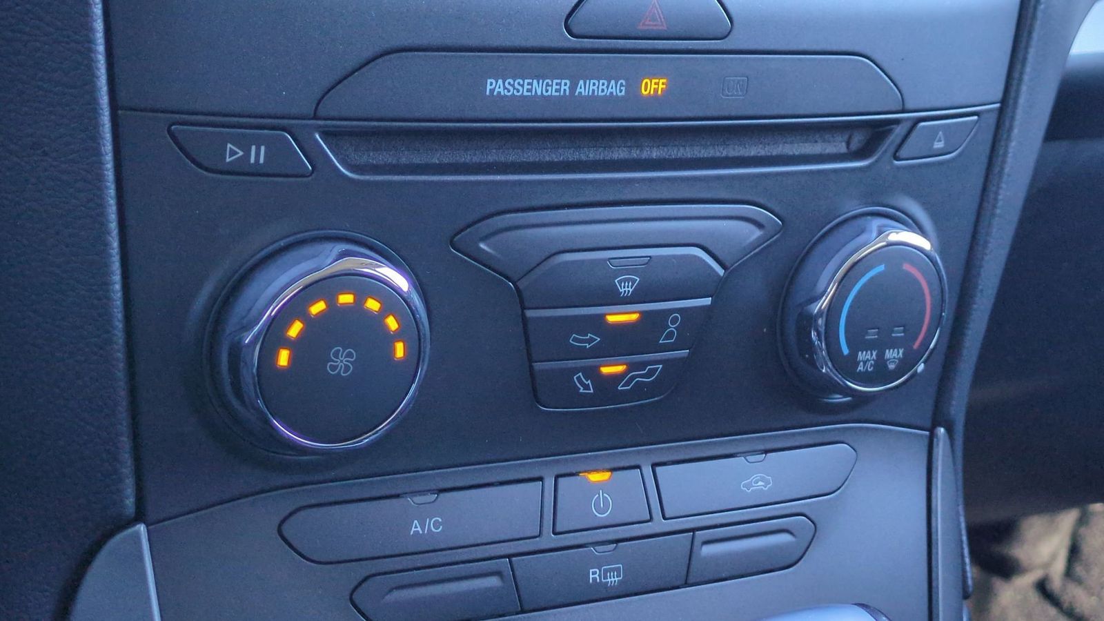 Thumbnail: 2018 Ford Edge - 30