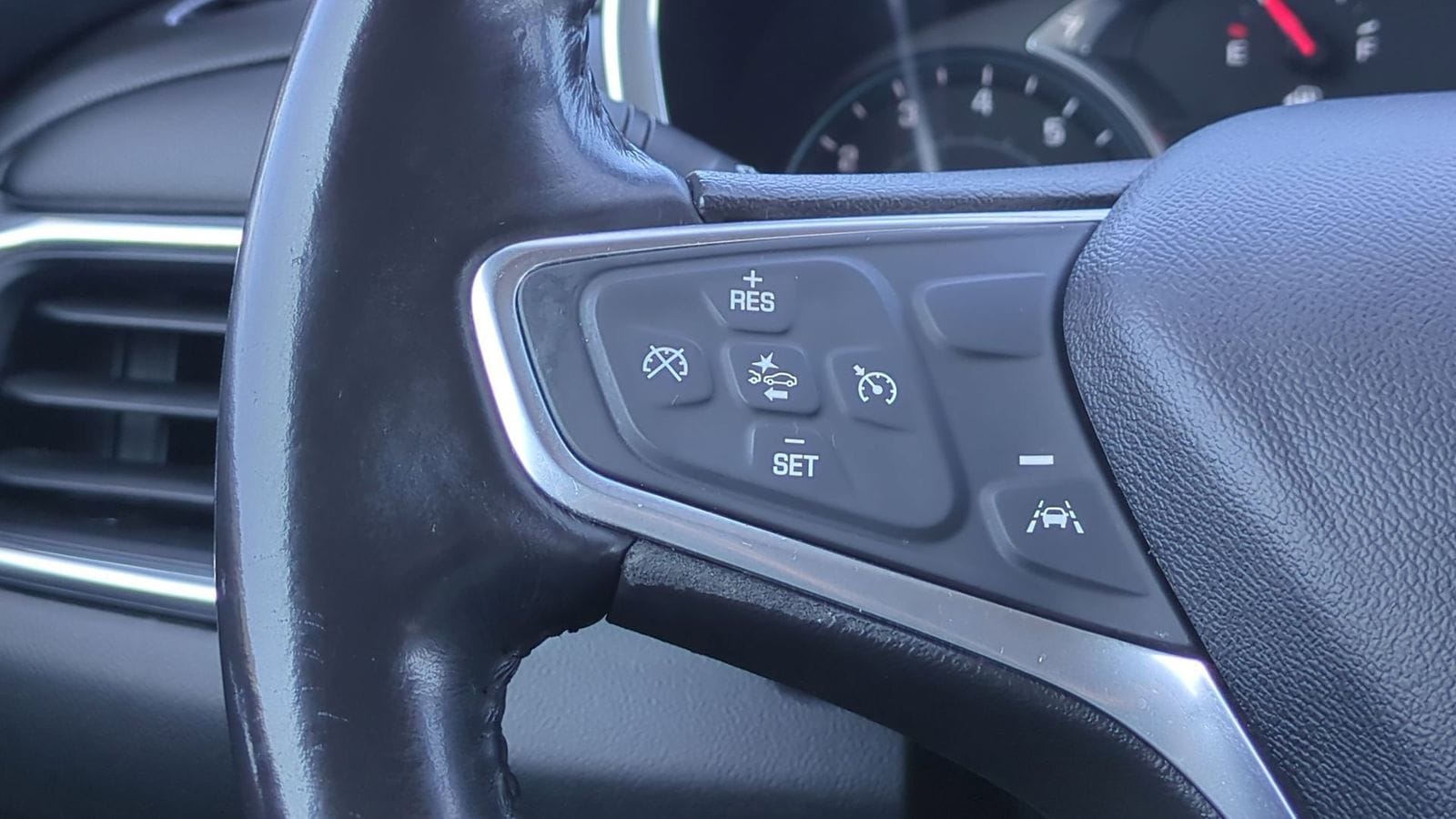 Thumbnail: 2019 Chevrolet Equinox - 25